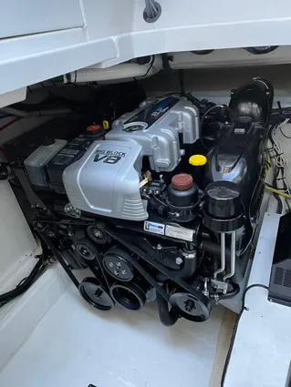 Cruisers Yachts 38 Express image