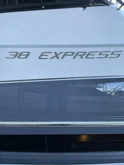 Cruisers Yachts 38 Express image
