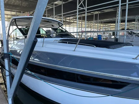 Cruisers Yachts 38 Express image