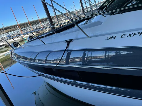 Cruisers Yachts 38 Express image