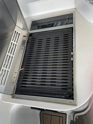 Cruisers Yachts 38 Express image