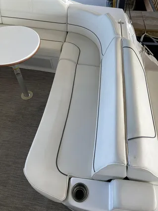 Cruisers Yachts 38 Express image