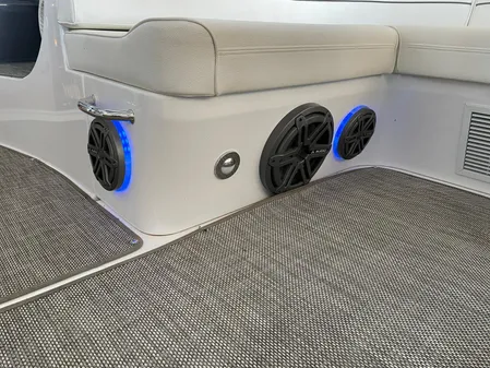 Cruisers Yachts 38 Express image