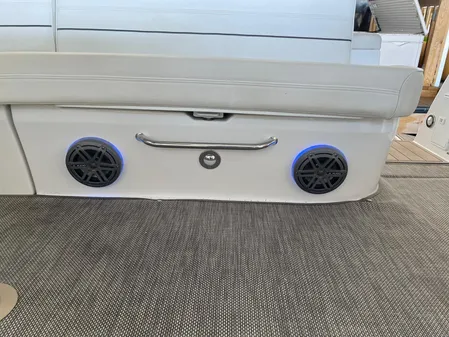 Cruisers Yachts 38 Express image