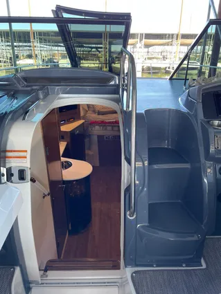 Cruisers Yachts 38 Express image