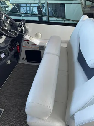 Cruisers Yachts 38 Express image