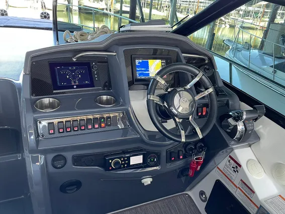 Cruisers Yachts 38 Express image