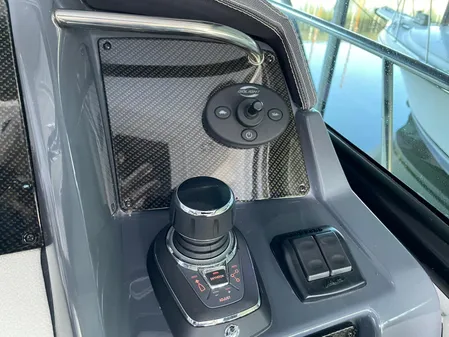 Cruisers Yachts 38 Express image