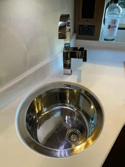 Cruisers Yachts 38 Express image