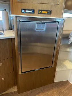 Cruisers Yachts 38 Express image