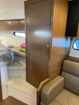 Cruisers Yachts 38 Express image