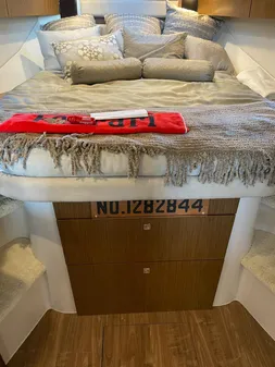 Cruisers Yachts 38 Express image