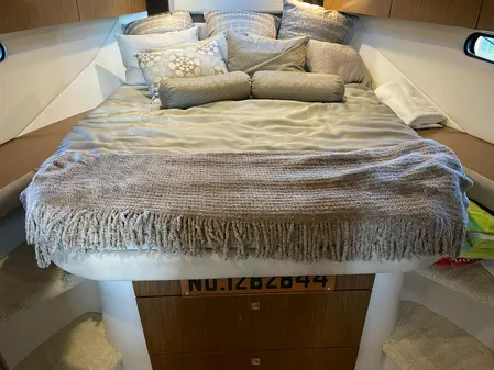 Cruisers Yachts 38 Express image