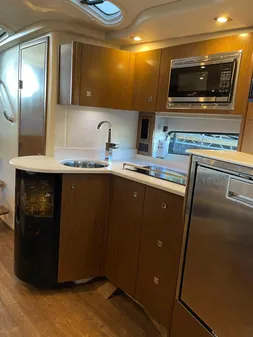 Cruisers Yachts 38 Express image