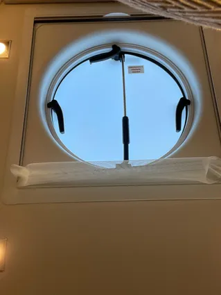 Cruisers Yachts 38 Express image