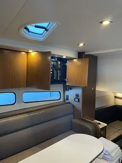 Cruisers Yachts 38 Express image