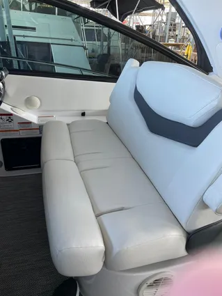 Cruisers Yachts 38 Express image