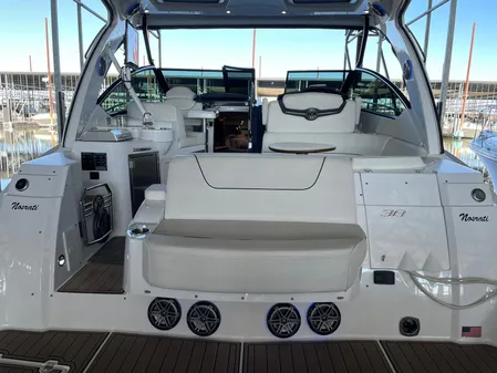 Cruisers Yachts 38 Express image