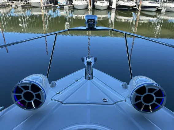 Cruisers Yachts 38 Express image