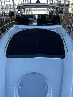 Cruisers Yachts 38 Express image