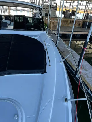 Cruisers Yachts 38 Express image