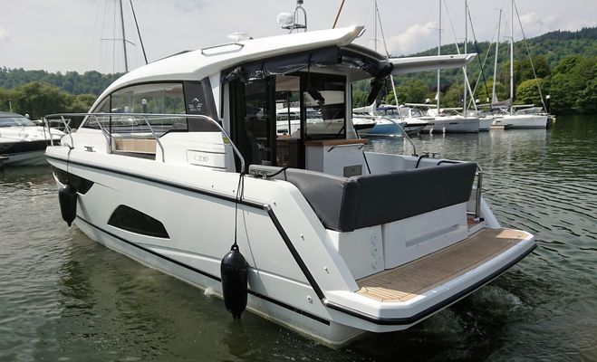 Sealine C330 - main image