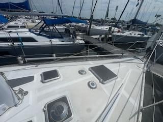 Hunter 34 image