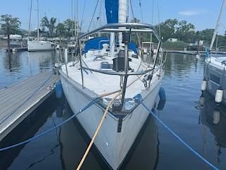 Hunter 34 image