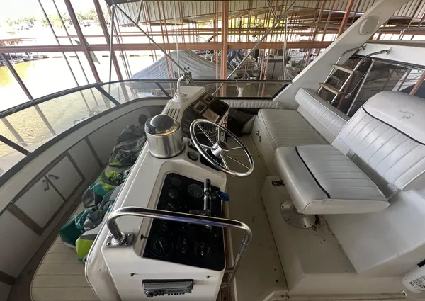 Carver 3807 Aft Cabin Motor Yacht image