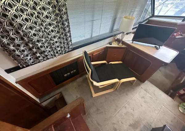 Carver 3807 Aft Cabin Motor Yacht image