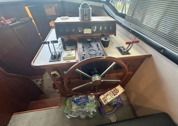 Carver 3807 Aft Cabin Motor Yacht image