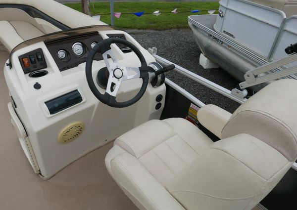 Bennington 22SLX image