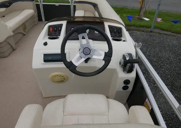 Bennington 22SLX image