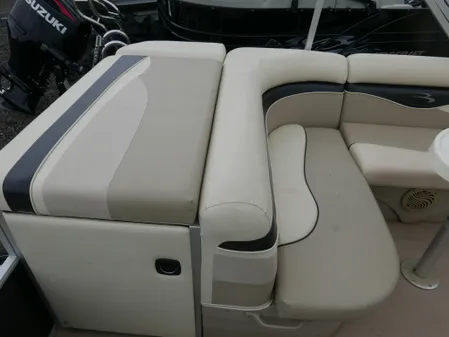 Bennington 22SLX image