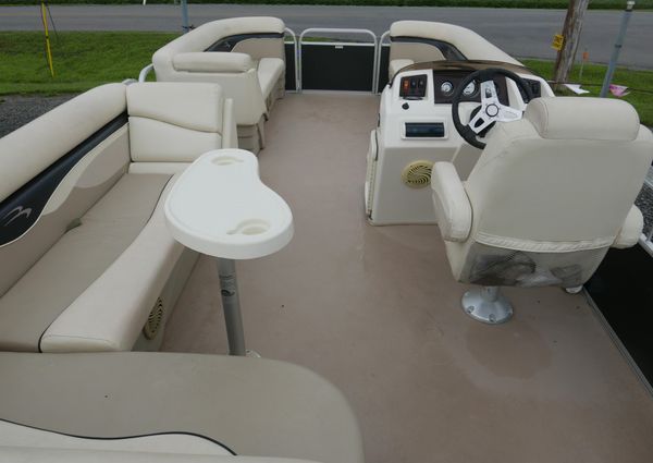 Bennington 22SLX image