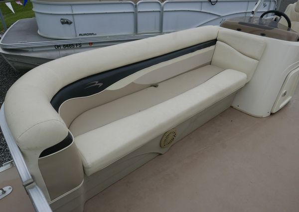 Bennington 22SLX image