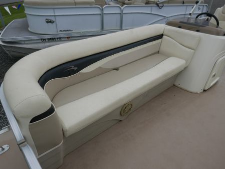 Bennington 22SLX image