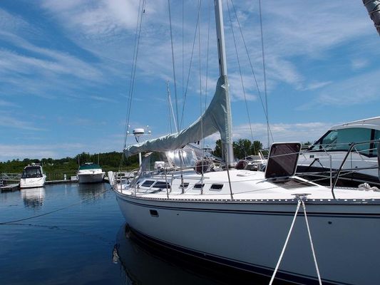 Catalina 400 - main image