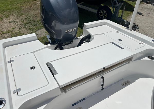 Sportsman MASTERS-247-BAY-BOAT image