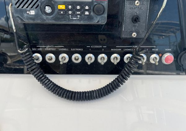 Sportsman MASTERS-247-BAY-BOAT image