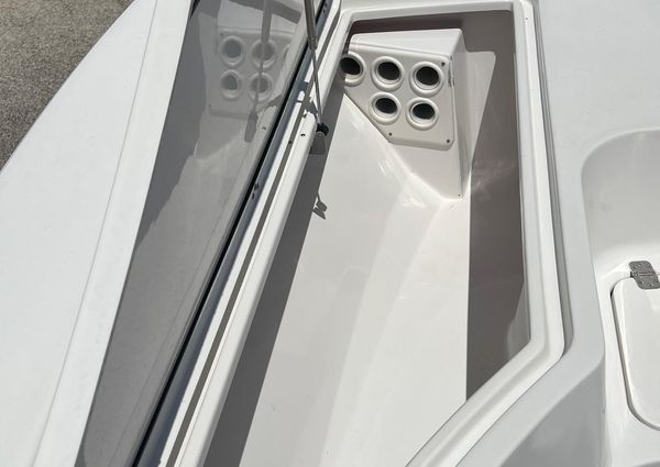 Sportsman MASTERS-247-BAY-BOAT image