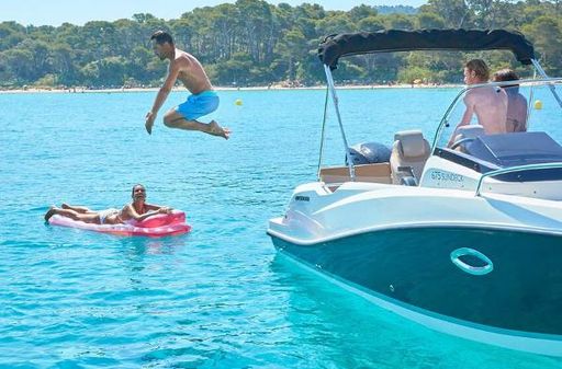 Quicksilver ACTIV-675-SUNDECK image