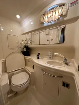 Sea Ray 320 Sundancer image