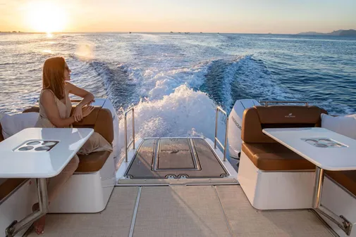 Four-winns TH38 image