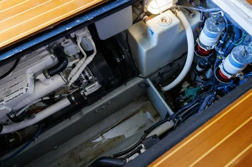 Meridian 391 Sedan image