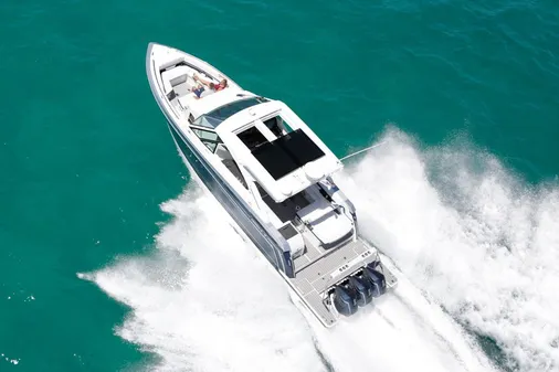 Formula 380 Super Sport Crossover OB image