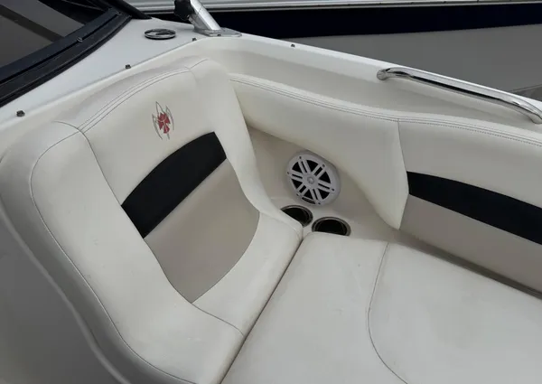 Chaparral SUNESTA-224-XTREME image