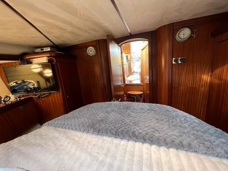 Galeon 330 Fly image