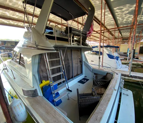 Trojan 10 Meter Sedan image