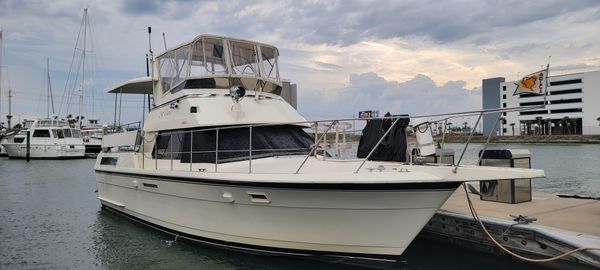 Hatteras 40-DOUBLE-CABIN image